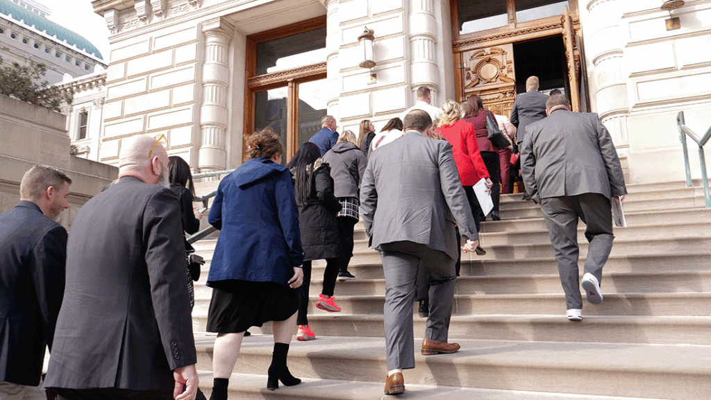 a photo of dozens of members of the Future Leadership Division as they enter the Statehouse